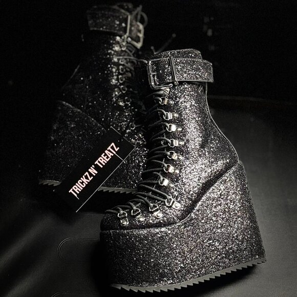 Sparkle Traitor Boots - Size 6 - New in Box - Picture 2 of 11